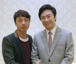 費玉清與明星經(jīng)紀人合影