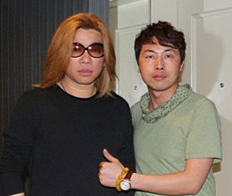 張勇與著名歌星郭峰合影