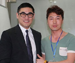 張勇與著名主持人吳大維合影