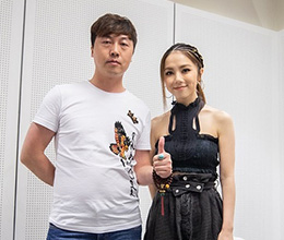 張勇和香港歌手鄧紫棋合影