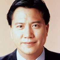 影帝萬(wàn)梓良出席金意陶保定總裁簽售會(huì)