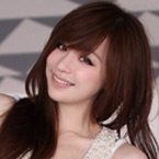 王心凌參加石林火把節(jié)明星演唱會表演