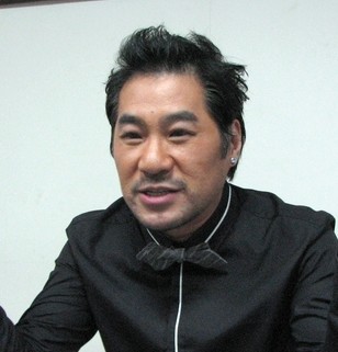 文章?lián)稳缓戏驶顒蛹钨e