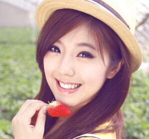 宅男女神趙奕歡亮相廣州出席千尋14周年慶典