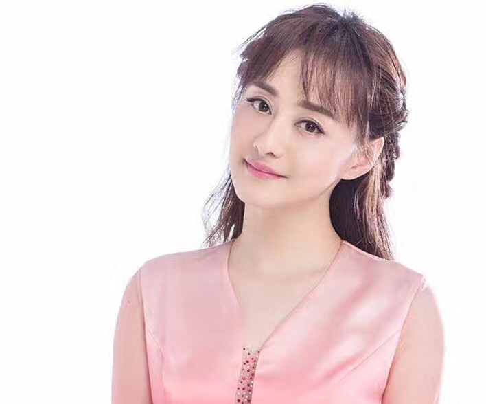 陳德容保養(yǎng)得宜優(yōu)雅依舊 出席活動美呆眾人