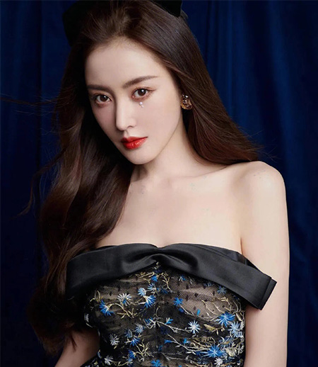 張?zhí)鞇? /></p>
<p>2013年，張?zhí)鞇坶_始正式參與演出電視劇作品，并在海清、張譯主演的都市生活輕喜劇《抹布女也有春天》中扮演了一個公司職員安迪;而其參與演出的都市婚戀輕喜劇《老公的春天》也于依舊是這年播出。</p>
<p>2014年9月份，張?zhí)鞇壑餮莸木W(wǎng)絡(luò)情景喜劇《怪咖啡》播出，她在這部劇中扮演的是樂觀開朗、貌美如花，后成為咖啡店店員的失意海歸女演員朱麗葉;12月份，張?zhí)鞇酆蛯O紅雷、海清等人合作參與演出的抗戰(zhàn)劇《二炮手》上星播出，張?zhí)鞇墼谶@部劇中扮演了機(jī)智且不擇手段、傲嬌又任性的日本軍醫(yī)凌織羽，而與孫紅雷的對手戲則使其受到了頗多關(guān)注;她亦憑仗該角色在次年，張?zhí)鞇蹣s獲了橫店影視節(jié)暨第2屆文榮獎最佳女配角獎。</p>
<p>2015年，張?zhí)鞇叟c樸海鎮(zhèn)、張亮、薛之謙等人合作參與演出了現(xiàn)代都市男人劇《男人幫&middot;朋友》，并在這部劇中扮演御姐范兒十足，卻在感情上可悲又可憐的女二號穆天;12月份，其領(lǐng)銜主演的古裝穿越劇《太子妃升職記》播出，她在這部劇中扮演男兒心女兒身，時而英氣瀟灑、時而仙氣嫵媚的太子妃張芃芃，這部劇收官時網(wǎng)絡(luò)播放量達(dá)到了26億次，張?zhí)鞇蹅€人也因此成為了諸多媒體的娛樂頭條，并贏得了廣泛關(guān)注。</p>
<p>2016年2月22號，張?zhí)鞇蹍⑴c了湖南衛(wèi)視元宵喜樂會白紙;6月7日 ，張?zhí)鞇鄢鲅莸亩际袗矍閯　段业呐笥殃惏茁缎〗恪吩趷燮嫠嚥コ觯湓谶@部劇中扮演的是溫柔善良且安靜內(nèi)斂，外表柔弱卻內(nèi)心剛毅的富家千金海棠;8月29號，張?zhí)鞇郯l(fā)布個人首支音樂單曲《我們之間》;隨海全危后，張?zhí)鞇圻€在陳凱歌執(zhí)導(dǎo)的古裝魔幻懸疑片《妖貓傳》中扮演了破解謎團(tuán)的關(guān)鍵人物胡姬玉蓮，而拍攝期間她也為片中的舞蹈戲費(fèi)了一番心思，并跟隨舞蹈老師進(jìn)行了苦練;9月29號，張?zhí)鞇鄢鲅莸膼矍槠幣鳌稄哪愕娜澜缏愤^》上映，她在這個片中扮演平凡懦弱、為愛付出的電臺實(shí)習(xí)DJ幺雞，而影片票房則最后突破了8億人民幣;10月15號，以&ldquo;跨屏愛豆&rdquo;身份加入第十一屆金鷹節(jié)互聯(lián)盛典主持陣容;還是這年，還領(lǐng)銜主演了古裝玄幻動作劇《武動乾坤之英雄出少年》、《武動乾坤之冰心在玉壺》，其在這部劇中的角色是靈動俏皮的冰主應(yīng)歡歡;12月31號，張?zhí)鞇蹍⑴c湖南衛(wèi)視跨年演唱會，并擔(dān)當(dāng)開場歌舞秀嘉賓。</p>
<p>2017年7月21號，張?zhí)鞇壑餮莸默F(xiàn)代喜劇片芝茅說《父子雄兵》上映，她在這個片中的角色是鹵煮西施劉雯;而后，和眾多藝人共同參與演出的建軍90周年獻(xiàn)禮片《建軍大業(yè)》在全國公映，其在這個片中刪說頸扮演了民國傳奇女性宋美齡，而她也憑仗這一角色榮獲了第34屆大眾電影百花獎最佳女配角獎提名;還是這年，張?zhí)鞇圻€與<a href=